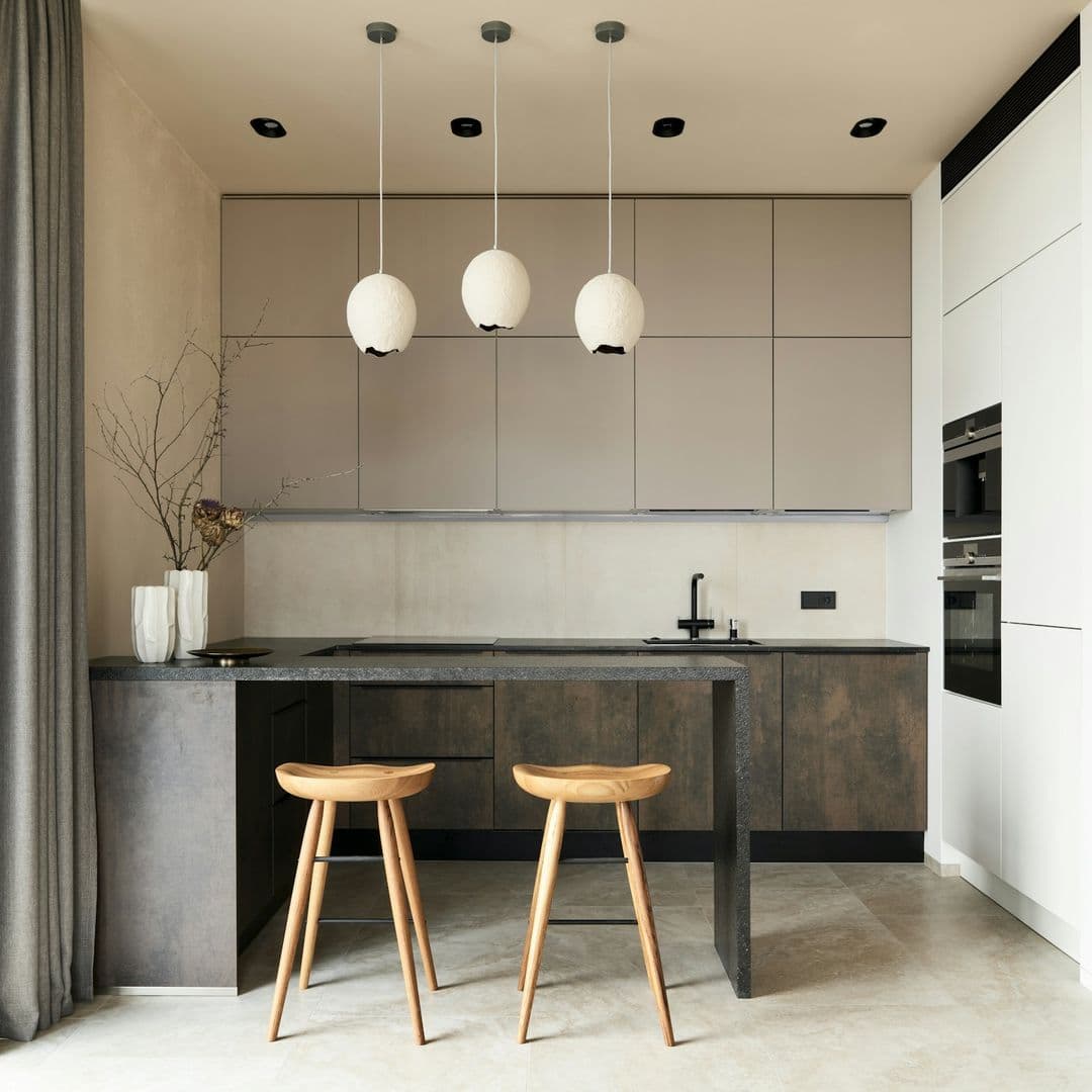 Küche in Creme und Stone Look